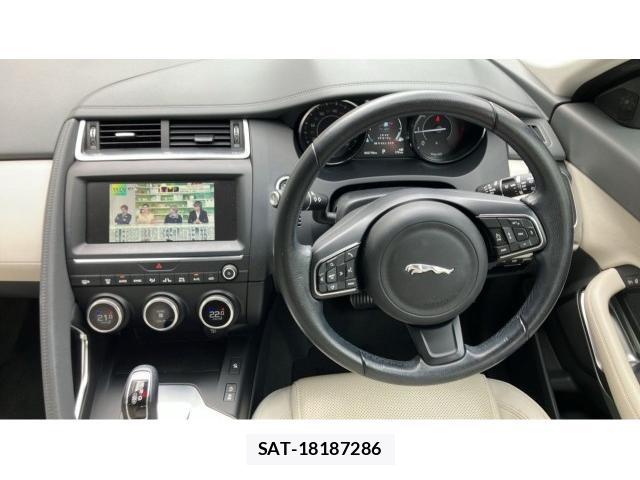 Jaguar E-PACE 2019-03 8547779-16