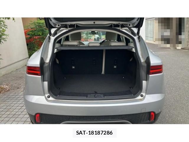 Jaguar E-PACE 2019-03 8547779-17