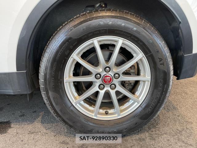 Jaguar E-PACE 2019-03 8551142-10