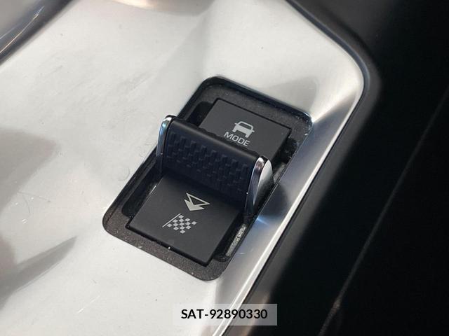 Jaguar E-PACE 2019-03 8551142-13