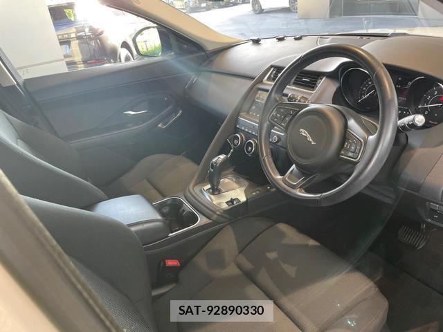 Jaguar E-PACE 2019-03 8551142-14