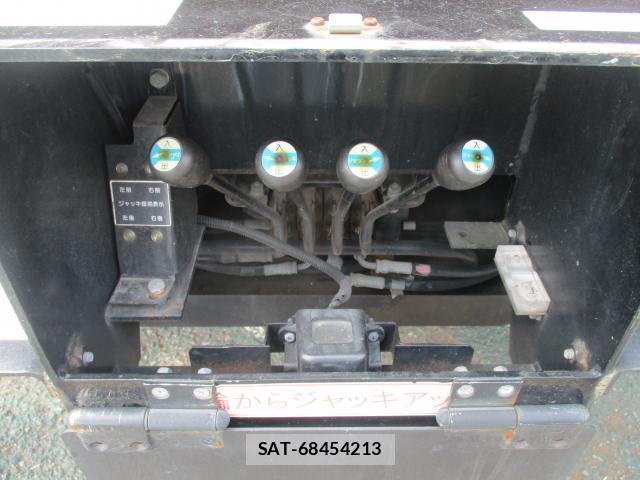 Isuzu ELF TRUCK 2010-06 8545553-15