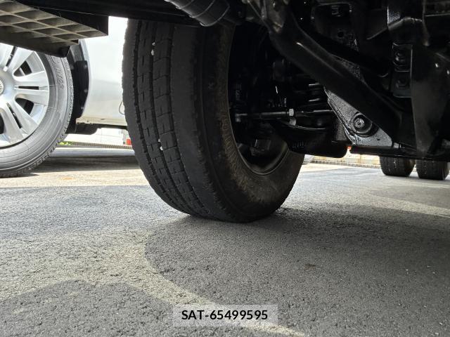 Isuzu ELF TRUCK 2012-04 8548533-17