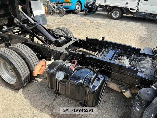 Isuzu ELF TRUCK 2013-11 8549361-8