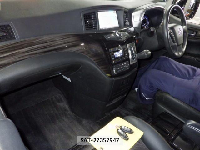 Nissan ELGRAND 2017-11 8548251-2