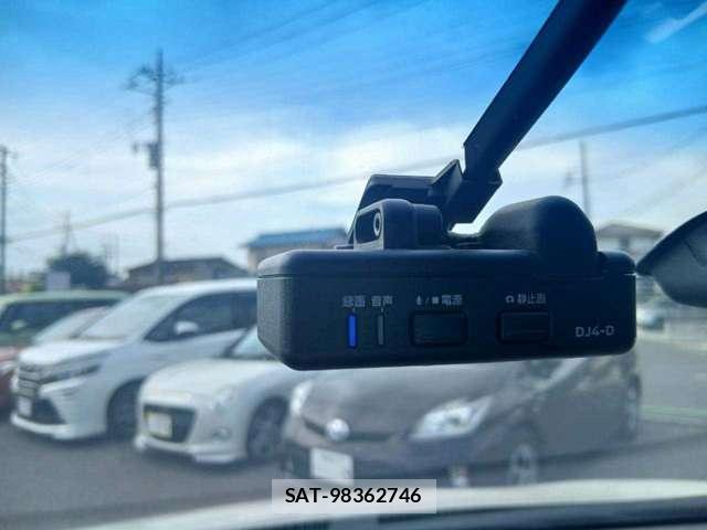 Nissan ELGRAND 2018-09 8551085-17