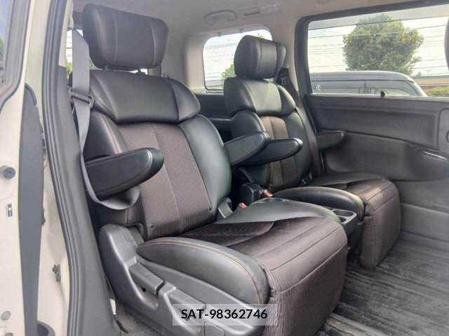 Nissan ELGRAND 2018-09 8551085-7