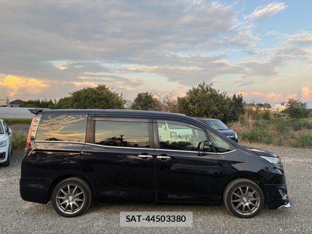 Toyota ESQUIRE 2018-02 8549290-13