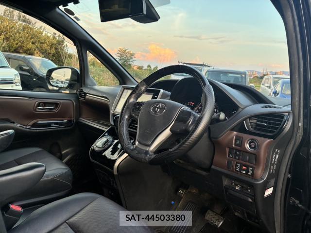 Toyota ESQUIRE 2018-02 8549290-6