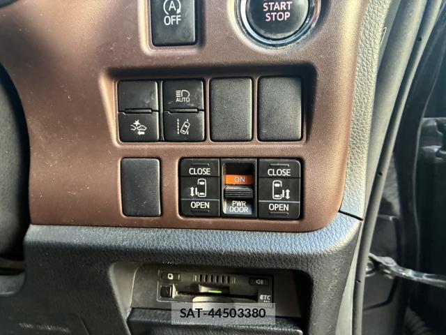 Toyota ESQUIRE 2018-02 8549290-7