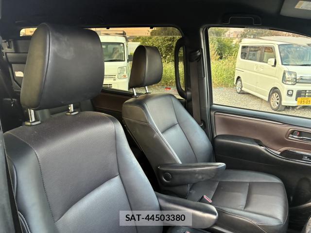 Toyota ESQUIRE 2018-02 8549290-8