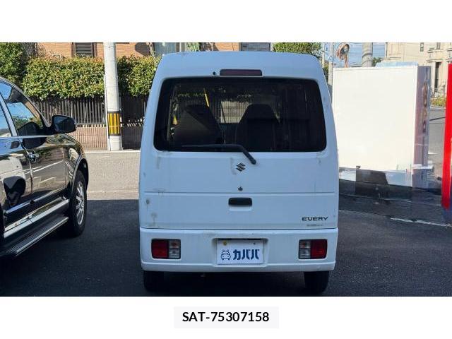 Suzuki EVERY 2010-11 8548827-2