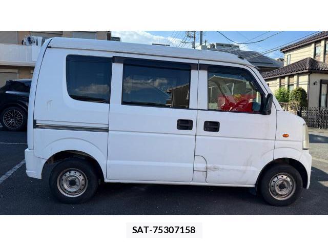 Suzuki EVERY 2010-11 8548827-3