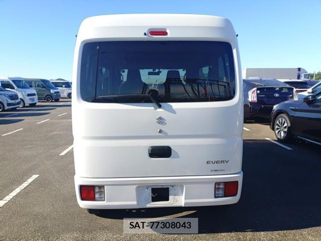 Suzuki EVERY 2022-07 8552158-4