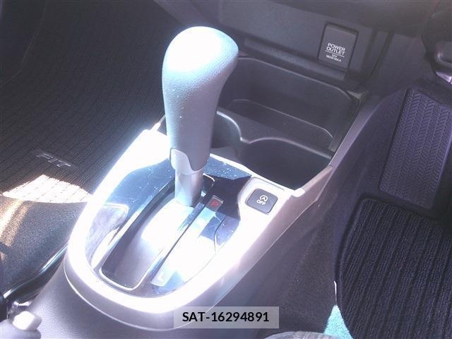Honda FIT 2016-03 8547128-17