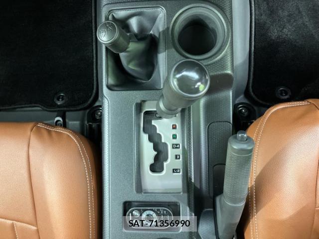 Toyota FJ CRUISER 2017-03 8552234-16
