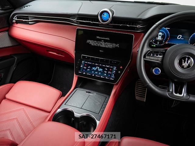 Maserati Grecale 2024-07 8550038-11