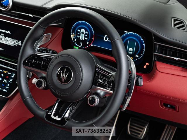 Maserati Grecale 2023-06 8550039-11