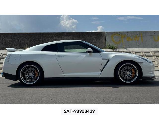Nissan GT-R 2009 8548885-2