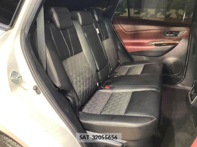 Toyota HARRIER 2017-05 8549166-9