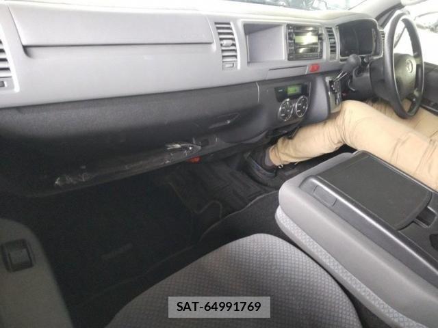 Toyota HIACE COMMUTER 2026-07 8546244-3