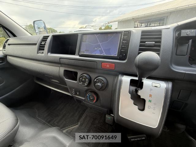 Toyota HIACE COMMUTER 2015-06 8547956-17