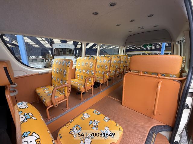 Toyota HIACE COMMUTER 2015-06 8547956-18