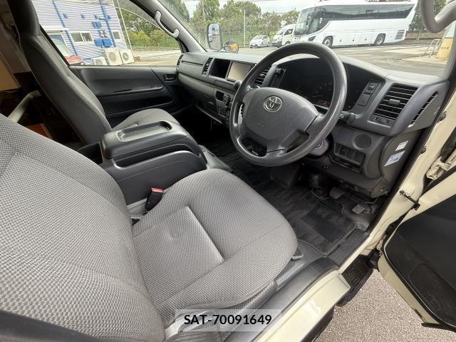 Toyota HIACE COMMUTER 2015-06 8547956-2