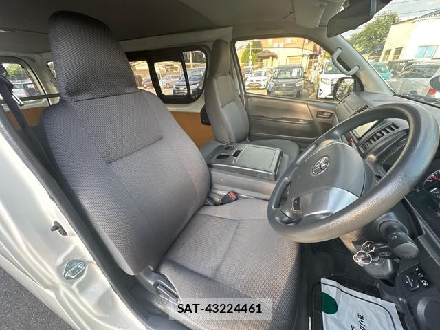 Toyota HIACE VAN 2019-08 8546182-10