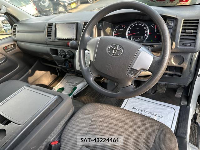 Toyota HIACE VAN 2019-08 8546182-11