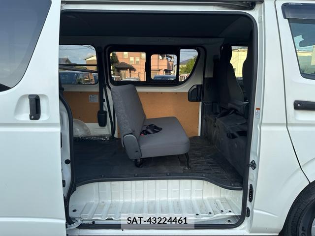 Toyota HIACE VAN 2019-08 8546182-12
