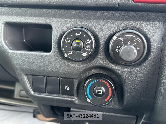 Toyota HIACE VAN 2019-08 8546182-7