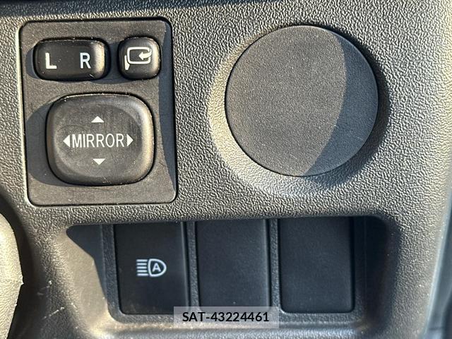 Toyota HIACE VAN 2019-08 8546182-8