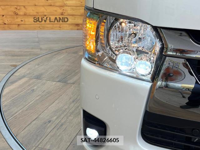 Toyota HIACE VAN 2025-11 8548466-11