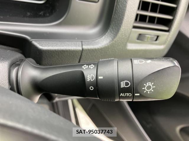 Toyota HIACE VAN 2022-08 8548977-16