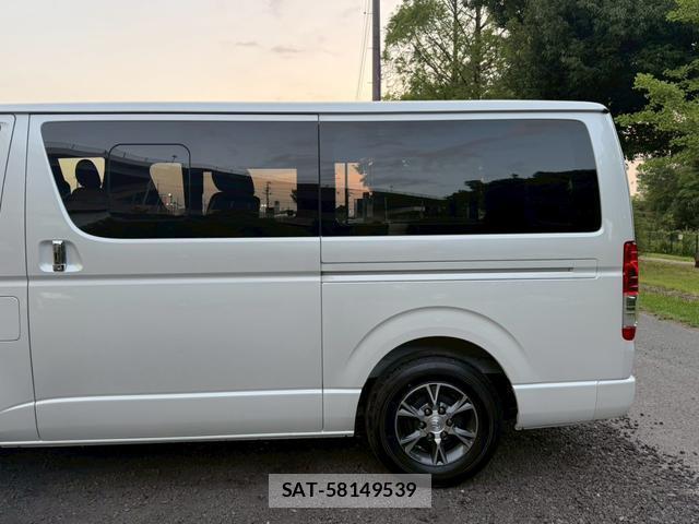 Toyota HIACE VAN 2026-04 8549885-1