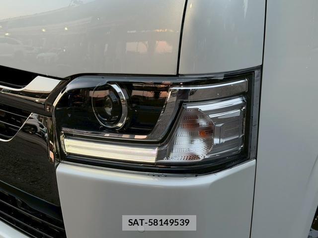 Toyota HIACE VAN 2026-04 8549885-4