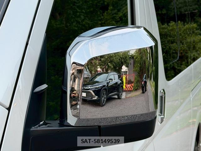 Toyota HIACE VAN 2026-04 8549885-7