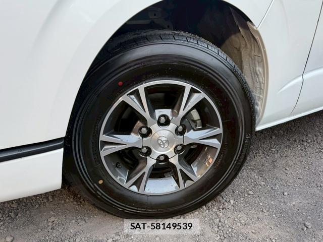 Toyota HIACE VAN 2026-04 8549885-9