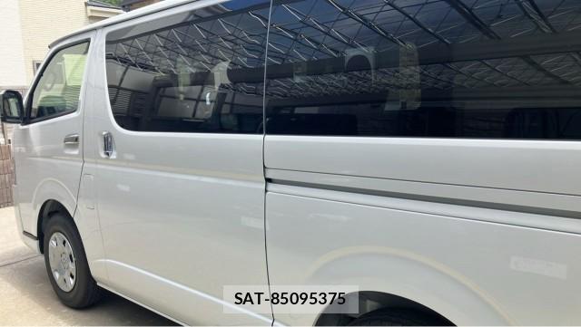 Toyota HIACE VAN 2026-06 8550382-10