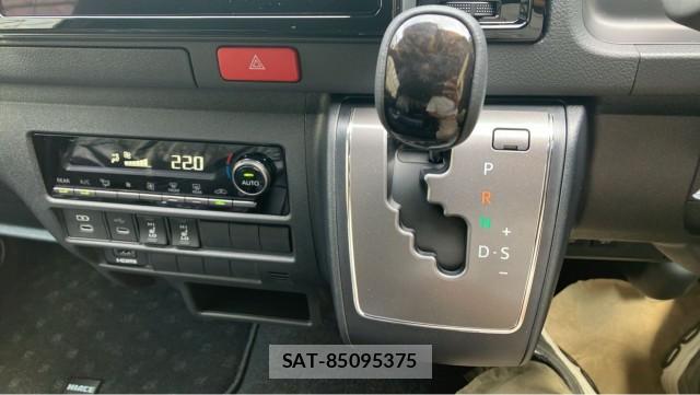 Toyota HIACE VAN 2026-06 8550382-14