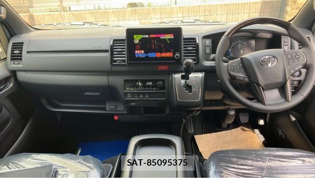Toyota HIACE VAN 2026-06 8550382-2