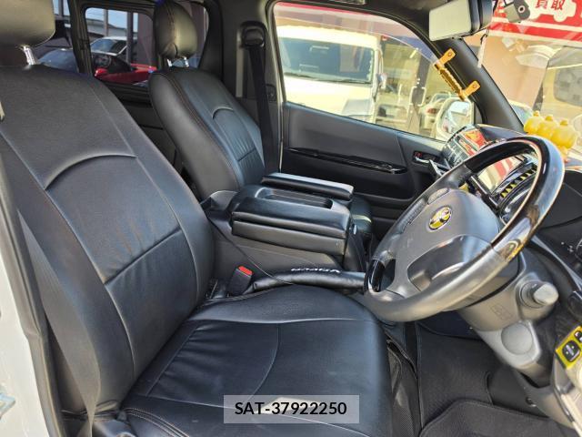 Toyota HIACE VAN 2020-04 8550520-12
