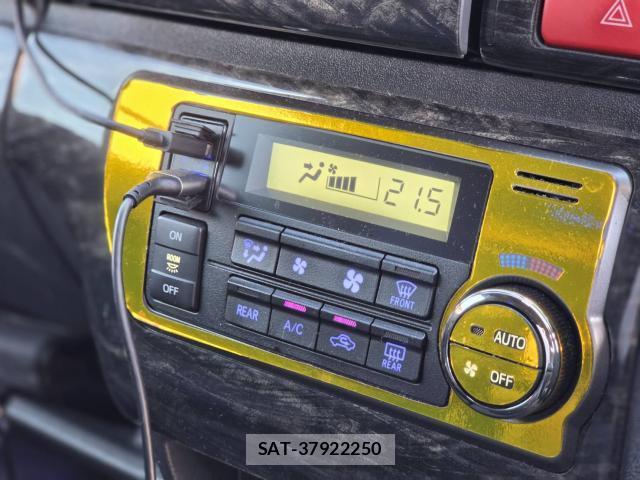 Toyota HIACE VAN 2020-04 8550520-16