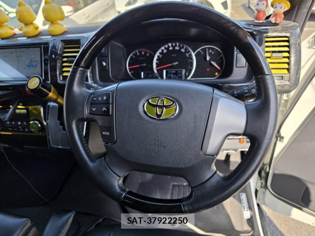 Toyota HIACE VAN 2020-04 8550520-19