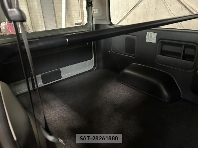 Toyota HIACE VAN 2026-07 8550950-11