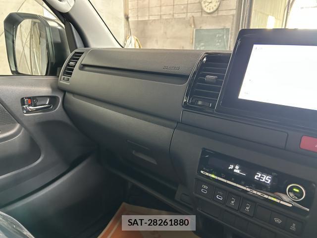 Toyota HIACE VAN 2026-07 8550950-14