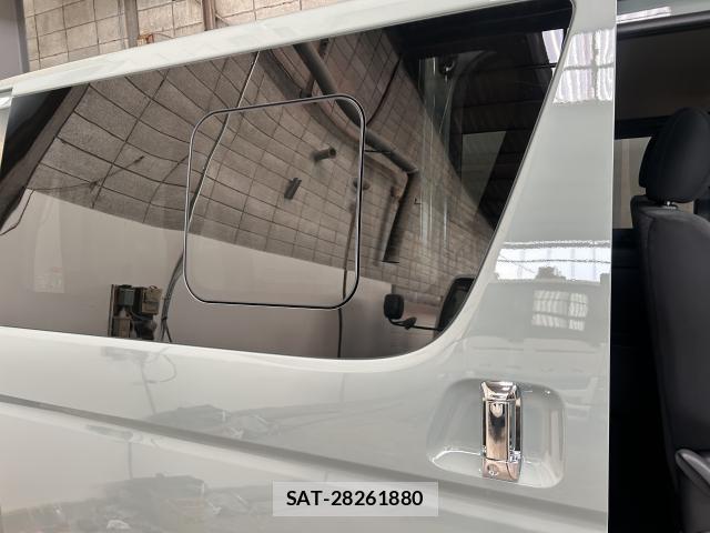 Toyota HIACE VAN 2026-07 8550950-3