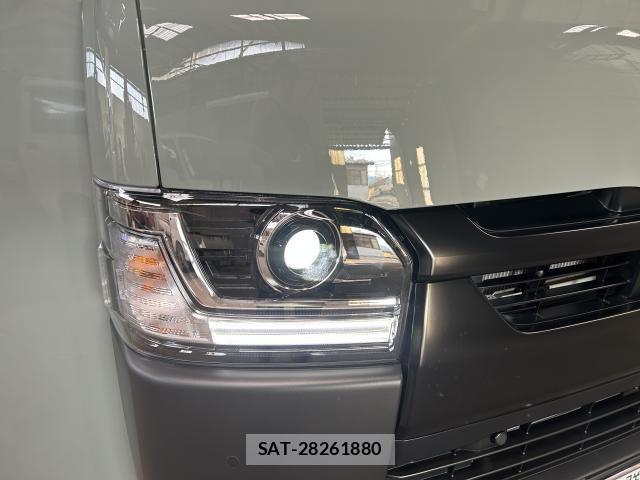 Toyota HIACE VAN 2026-07 8550950-4