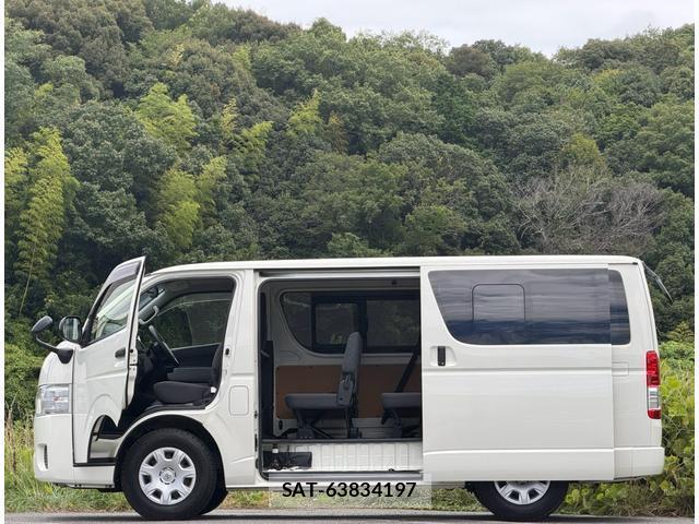 Toyota HIACE VAN 2016-07 8551433-14